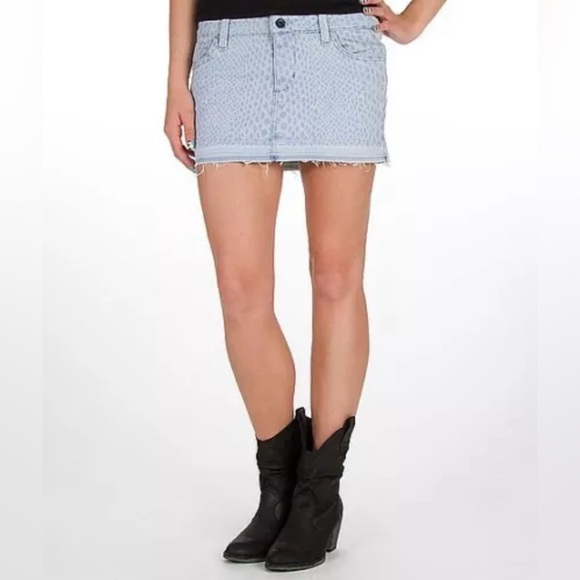 Guess Animal Print Cut-Off Denim Mini Skirt - Size 32 - Picture 6 of 7